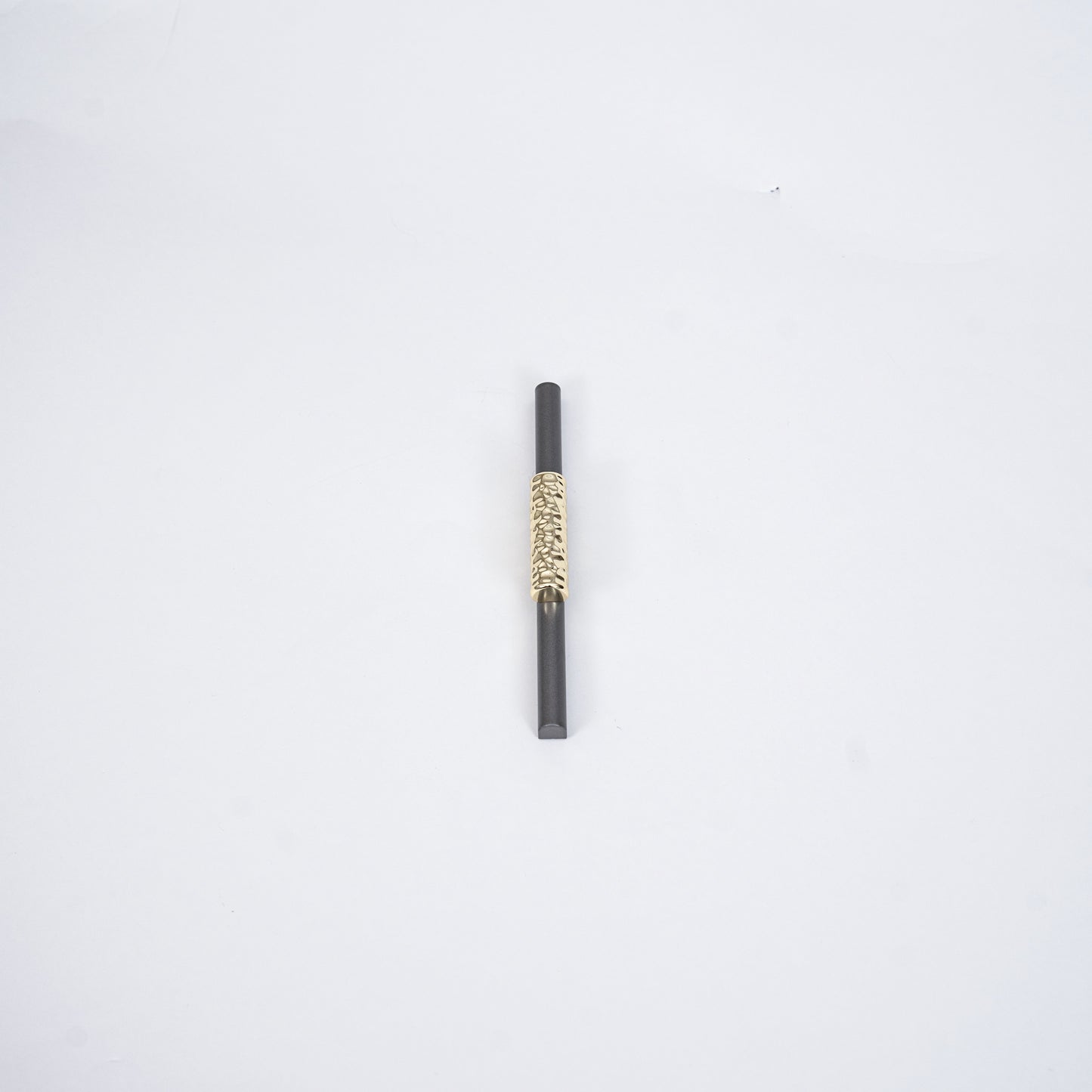 LuxeForge Hammered Gold Cabinet Handle - Modern Minimalism & Artisanal Elegance