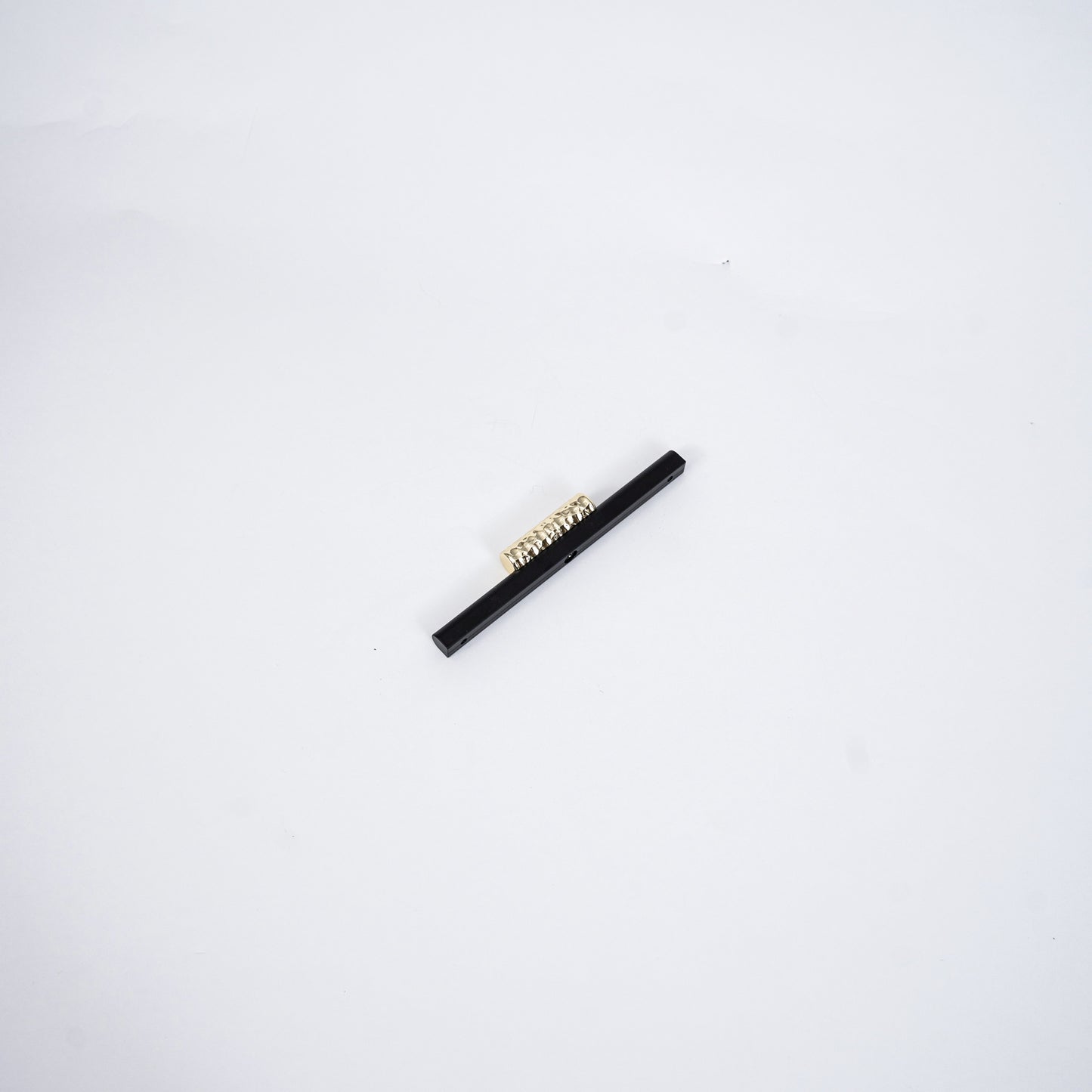 LuxeForge Hammered Gold Cabinet Handle - Modern Minimalism & Artisanal Elegance