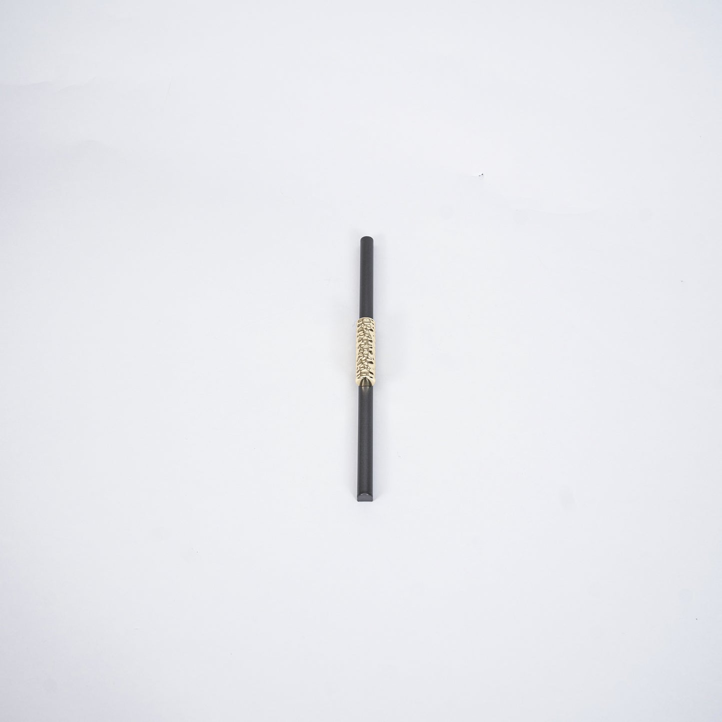 LuxeForge Hammered Gold Cabinet Handle - Modern Minimalism & Artisanal Elegance